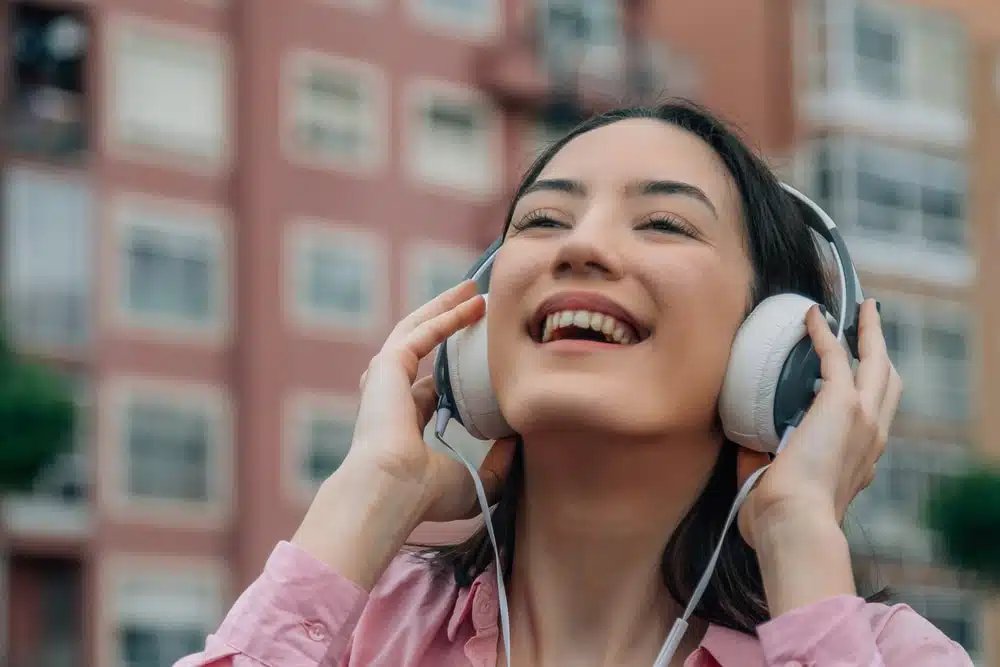 Descoperă cele mai bune căști Bluetooth și wireless, află cum să conectezi căști Bluetooth la PC, laptop, Windows sau telefon, și cum să conectezi căști wireless la PS4. Vezi cât costă o pereche de căști prin Bluetooth și cum să alegi căști Bluetooth ideale pentru nevoile tale. Învață ce înseamnă căști wireless și alege modelul potrivit pentru tine! Pentru cei care caută informații esențiale despre căștile Bluetooth, iată un ghid rapid care răspunde la toate întrebările: Ce căști Bluetooth recomandați? Cum conectez căști Bluetooth la PC, laptop, Windows, sau telefon? Descoperă cât costă o pereche de căști prin Bluetooth și află cum alegi cele mai bune căști wireless. În plus, învață cum conectezi căști wireless la PS4 și ce înseamnă căști wireless, pentru o experiență audio fără fir optimizată.