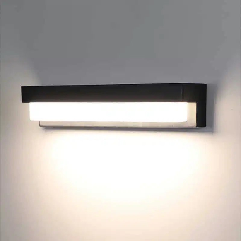 Lampa solară exterior LED - Design minimalist Adaugă o notă modernă grădinii tale cu această lampă solară exterior LED, perfectă pentru iluminarea pe timp de noapte. Eficientă și rezistentă la intemperii.