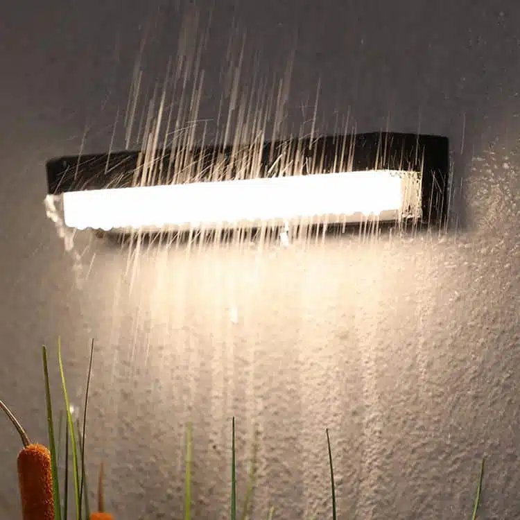 Lampa solară exterior LED - Design minimalist Adaugă o notă modernă grădinii tale cu această lampă solară exterior LED, perfectă pentru iluminarea pe timp de noapte. Eficientă și rezistentă la intemperii.